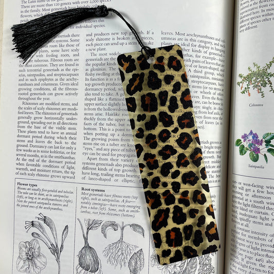 Leopard Print Acrylic Bookmark – Cute Book Lover Gift – Stylish Reading Tracker