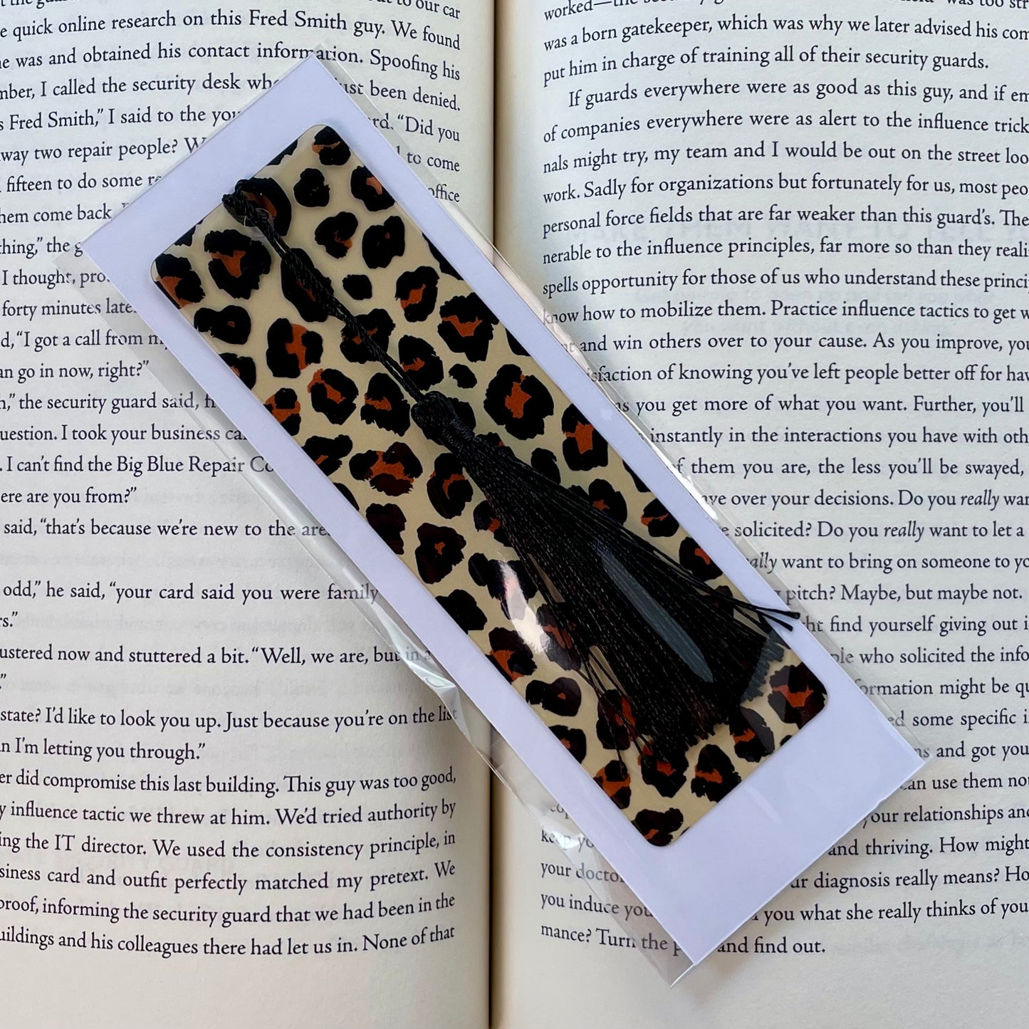 Leopard Print Acrylic Bookmark – Cute Book Lover Gift – Stylish Reading Tracker