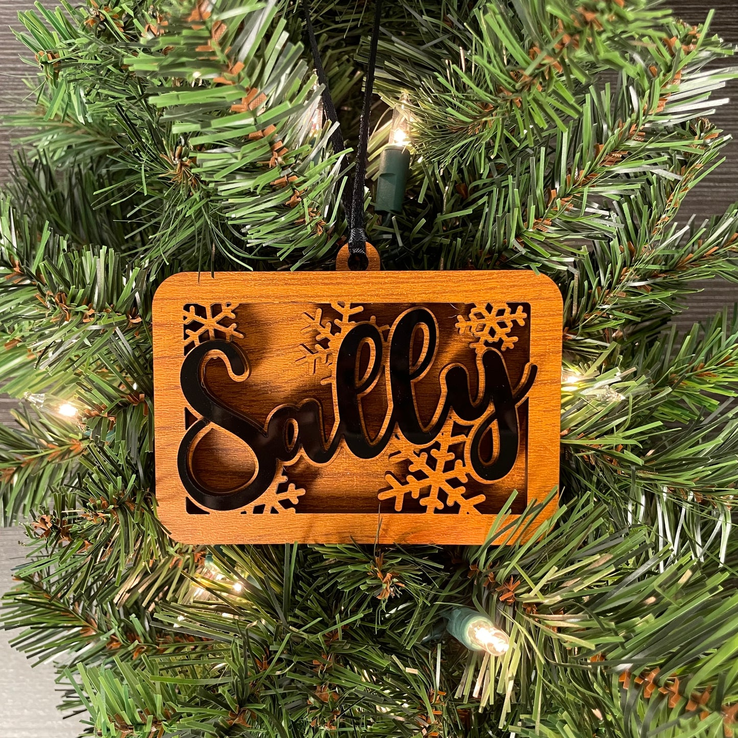 Personalized Christmas Ornament with Name β Custom Wood Snowflake Ornament β Holiday Gift for Kids, Family, Teacher, Stocking Stuffer