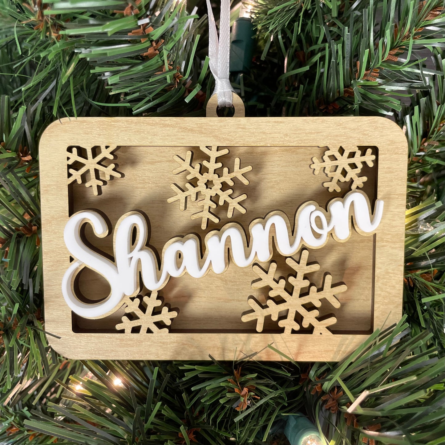 Personalized Christmas Ornament with Name β Custom Wood Snowflake Ornament β Holiday Gift for Kids, Family, Teacher, Stocking Stuffer