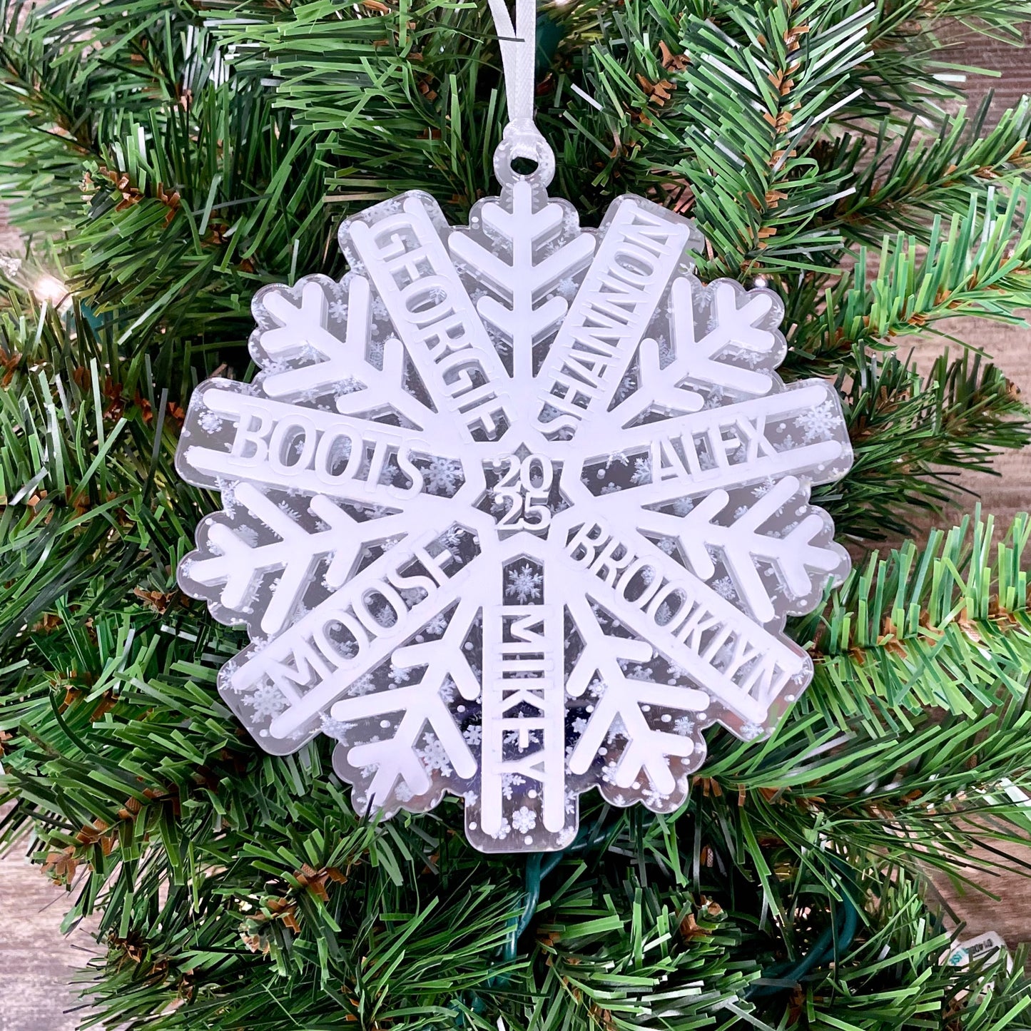 Personalized Snowflake Ornament 2025 – Custom Family Christmas Glitter or Mirror Decoration