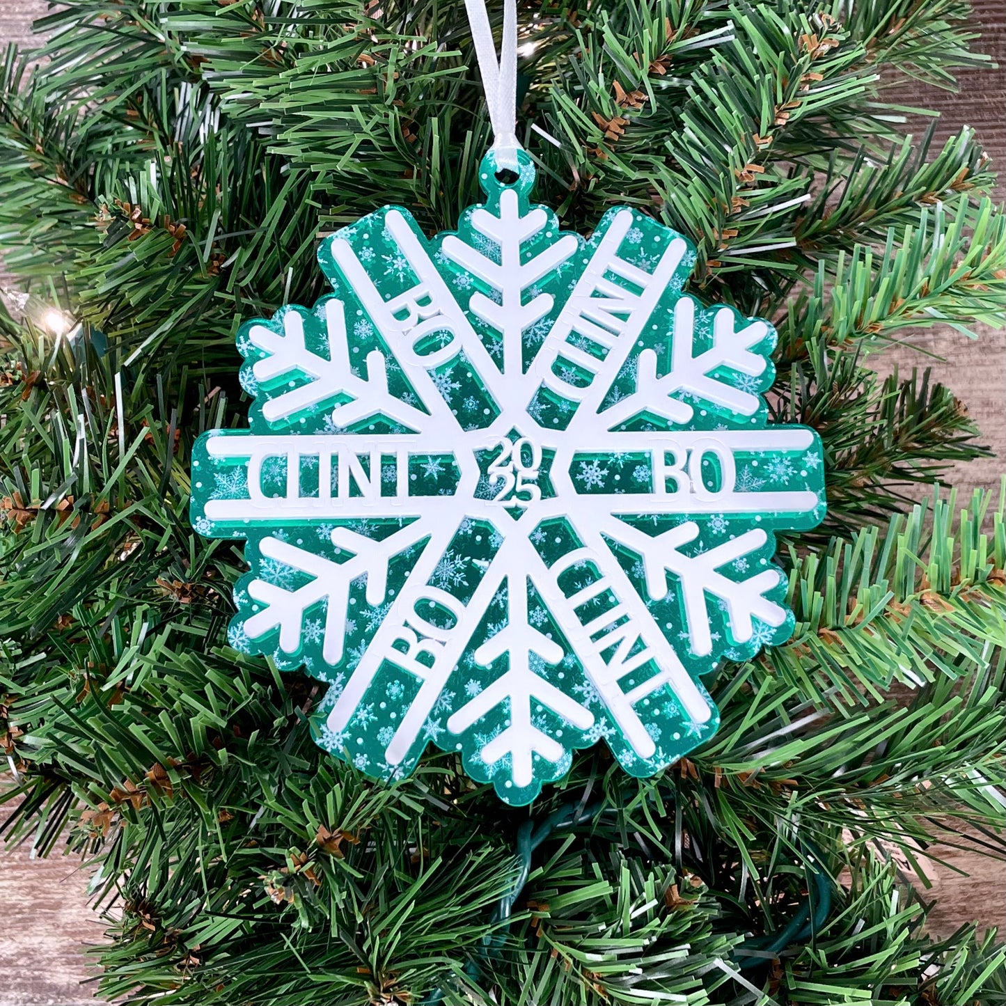 Personalized Snowflake Ornament 2025 – Custom Family Christmas Glitter or Mirror Decoration