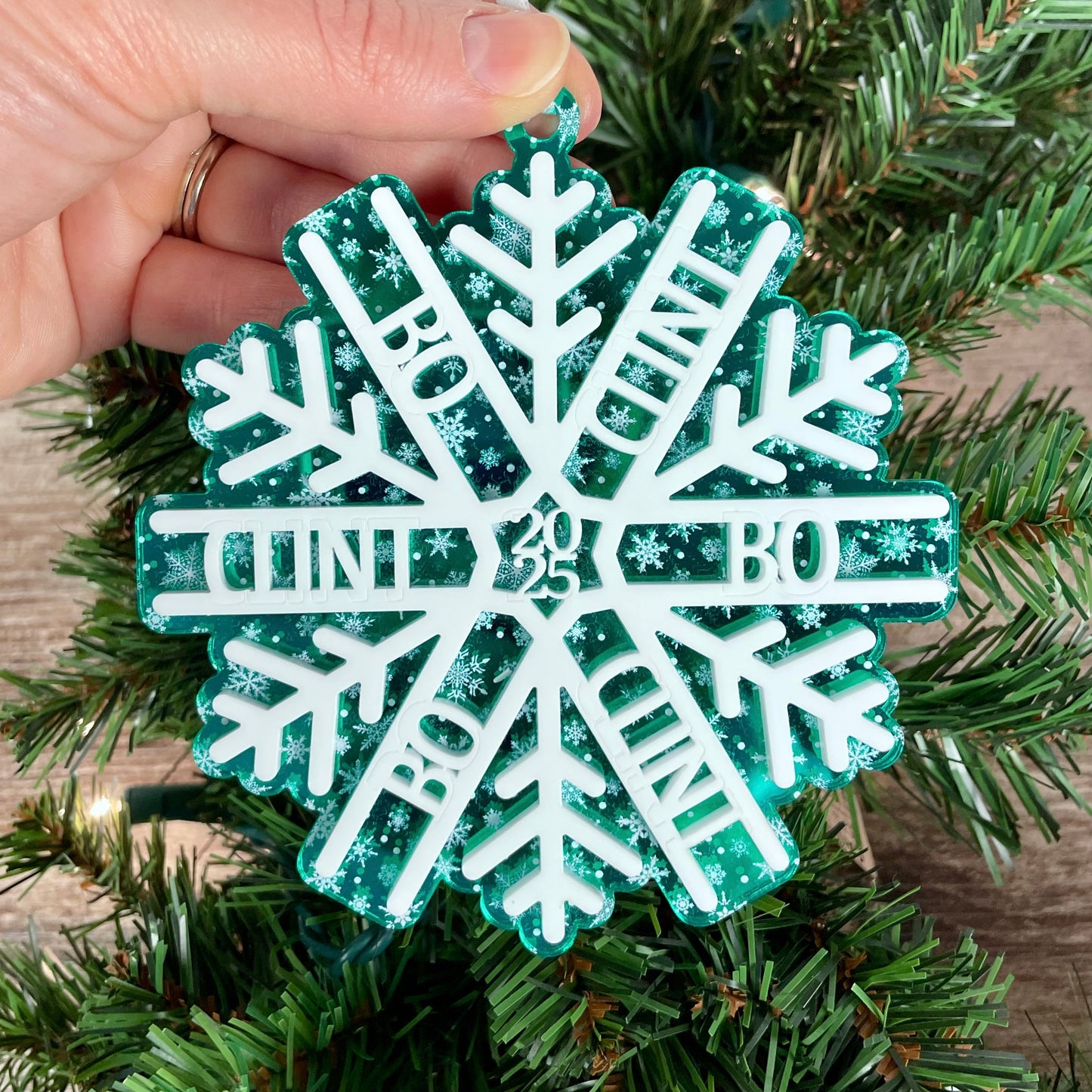 Personalized Snowflake Ornament 2025 – Custom Family Christmas Glitter or Mirror Decoration