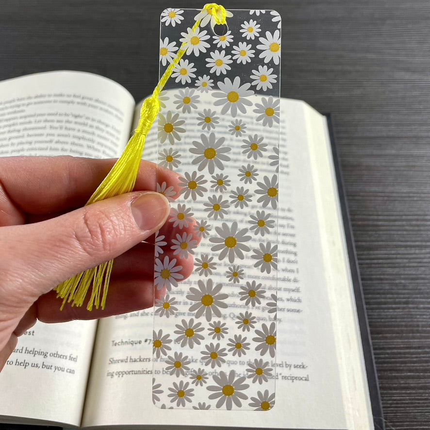 Daisy Bookmark with Tassel | Minimal Floral Bookmark for Her | Book Lover Gift | White & Yellow Flower Reading Accessory