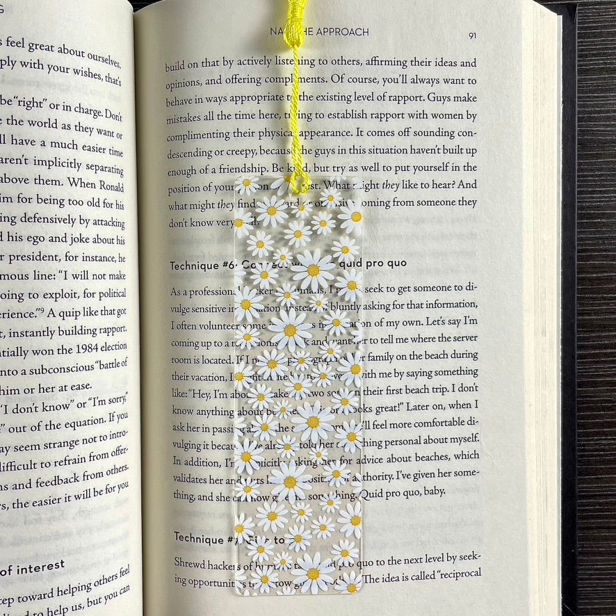 Daisy Bookmark with Tassel | Minimal Floral Bookmark for Her | Book Lover Gift | White & Yellow Flower Reading Accessory
