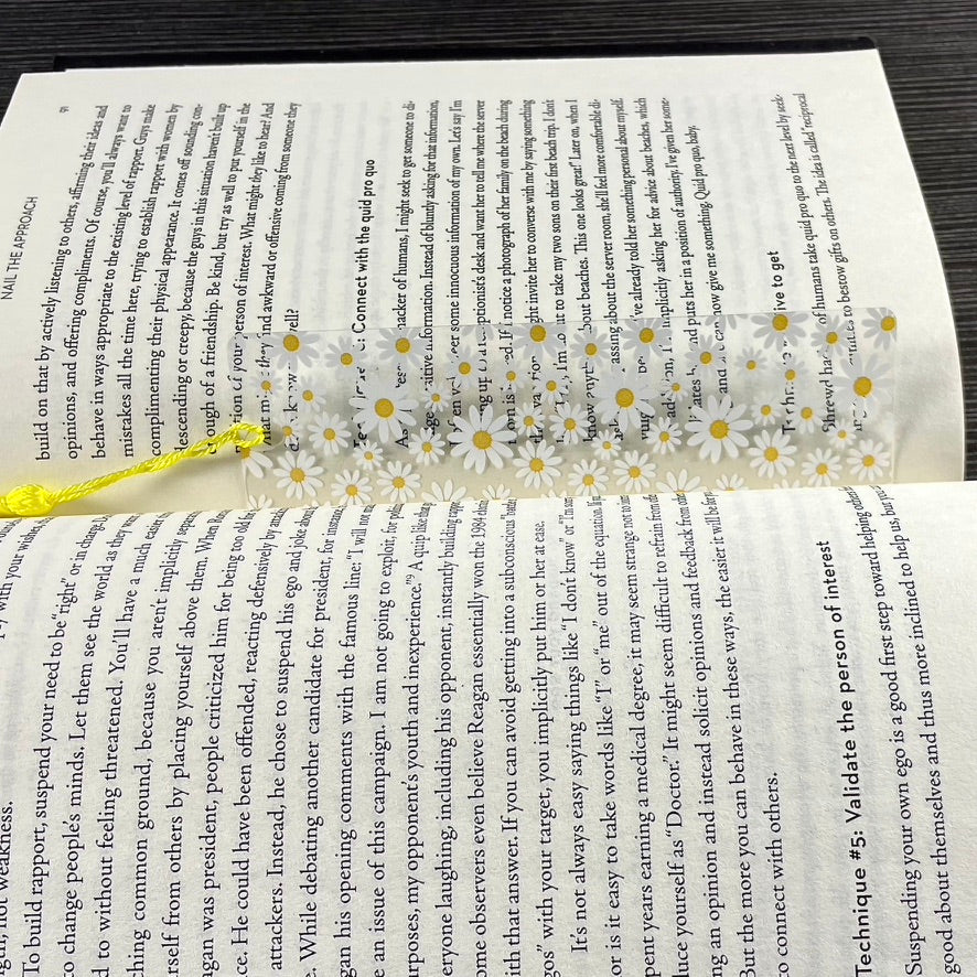 Daisy Bookmark with Tassel | Minimal Floral Bookmark for Her | Book Lover Gift | White & Yellow Flower Reading Accessory