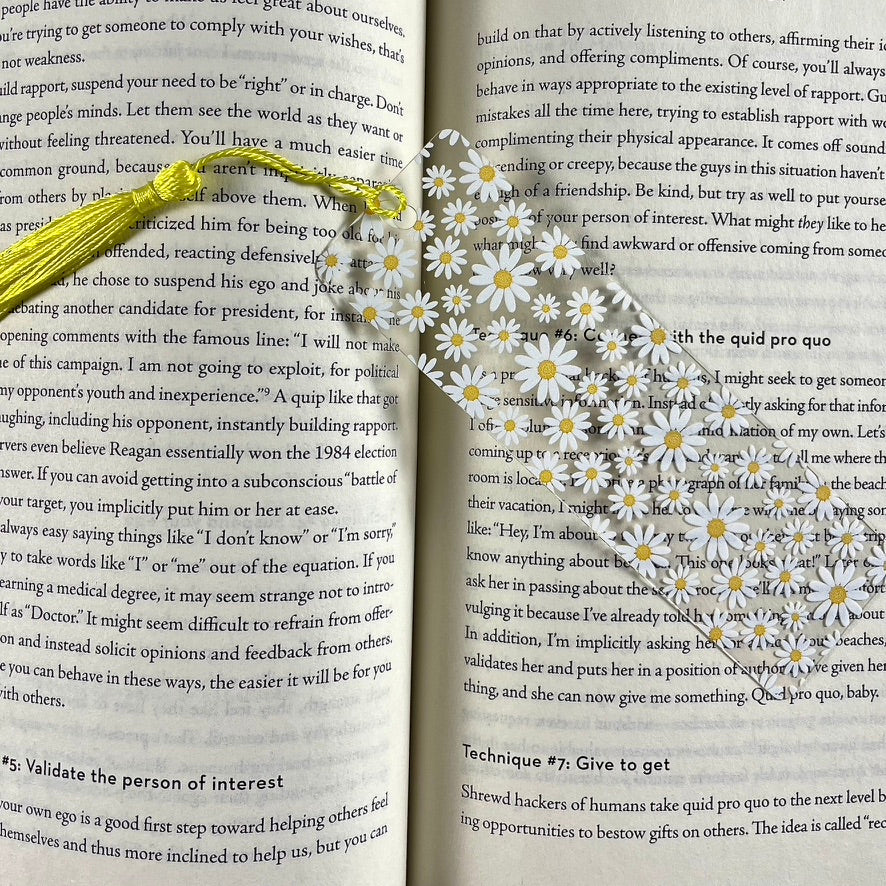 Daisy Bookmark with Tassel | Minimal Floral Bookmark for Her | Book Lover Gift | White & Yellow Flower Reading Accessory