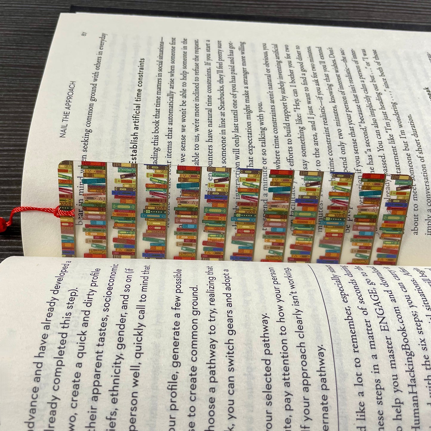 Bookshelf Bookmark – Gift for Teachers, Librarians & Book Lovers | Reading Accessory with Stacked Books Design
