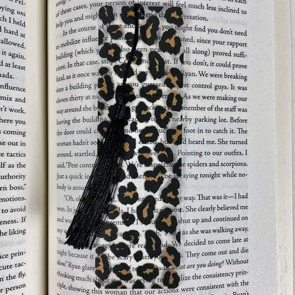 Leopard Bookmark – Chic Gift for Her, Animal Print Accessory for Book Lovers, Neutral Girl Aesthetic, Bold Stocking Stuffer Idea