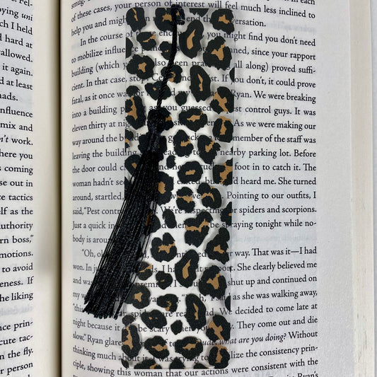 Leopard Bookmark – Chic Gift for Her, Animal Print Accessory for Book Lovers, Neutral Girl Aesthetic, Bold Stocking Stuffer Idea