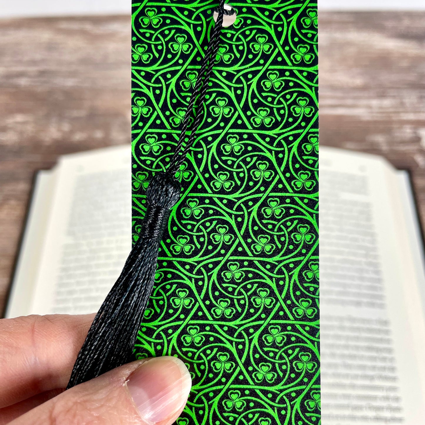Celtic Shamrock Bookmark – Irish Pride Gift for Book Lovers – Thin Flexible Reading Accessory – Gaelic Heritage Shamrock Design