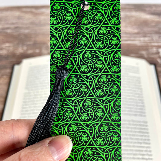Celtic Shamrock Bookmark – Irish Pride Gift for Book Lovers – Thin Flexible Reading Accessory – Gaelic Heritage Shamrock Design