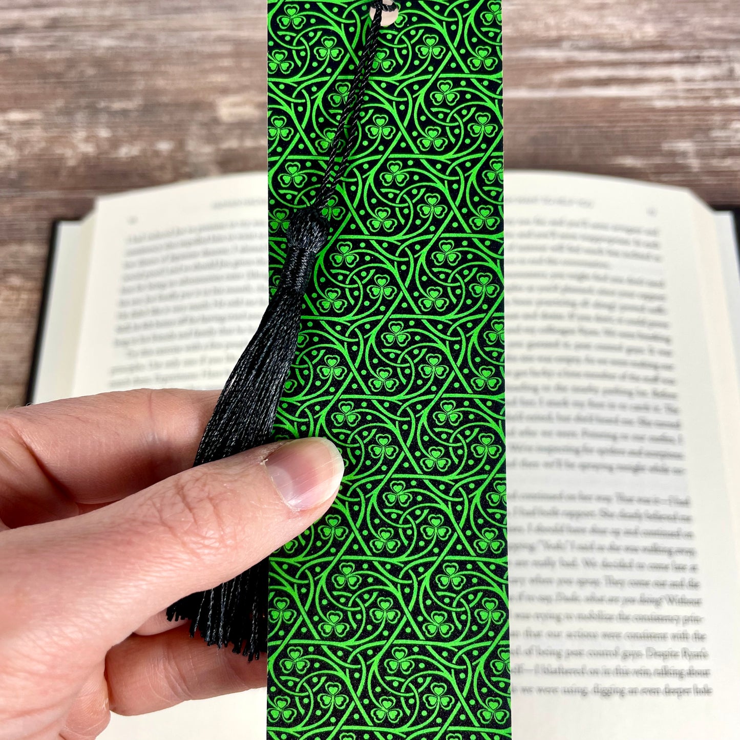 Celtic Shamrock Bookmark – Irish Pride Gift for Book Lovers – Thin Flexible Reading Accessory – Gaelic Heritage Shamrock Design