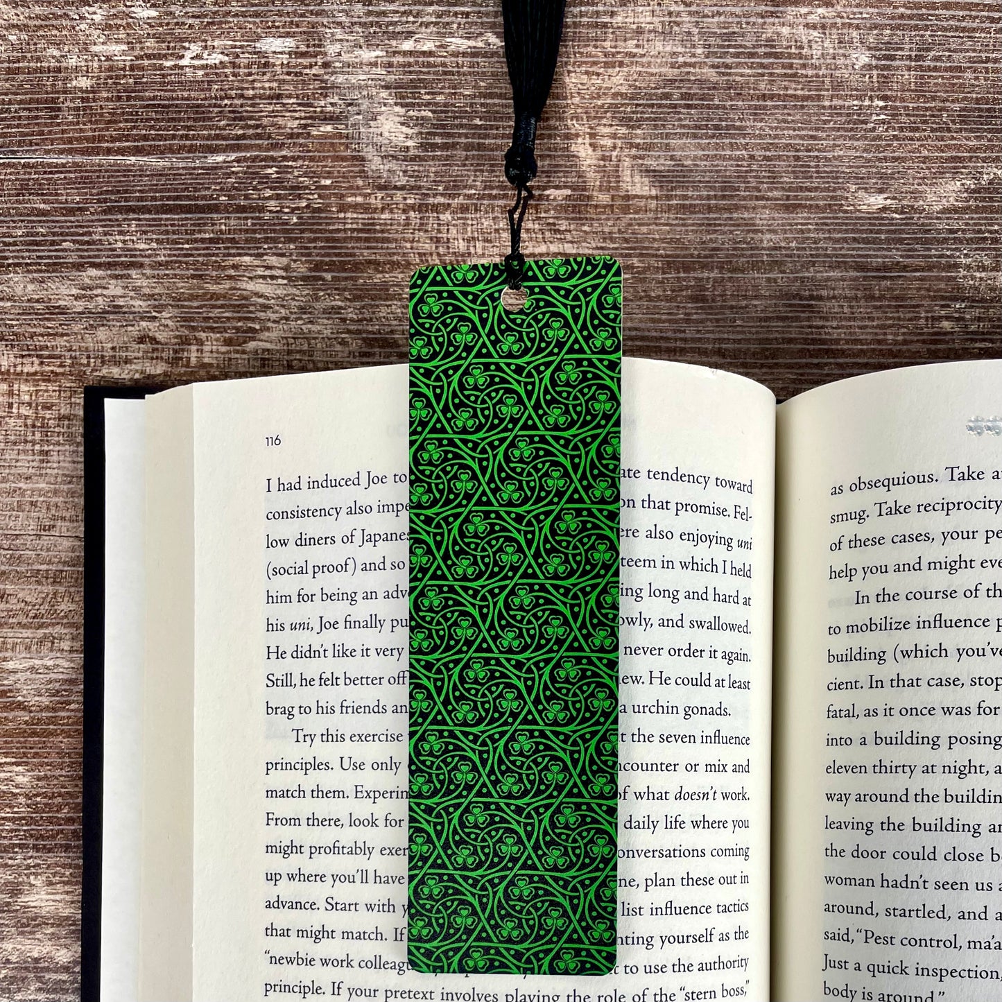 Celtic Shamrock Bookmark – Irish Pride Gift for Book Lovers – Thin Flexible Reading Accessory – Gaelic Heritage Shamrock Design