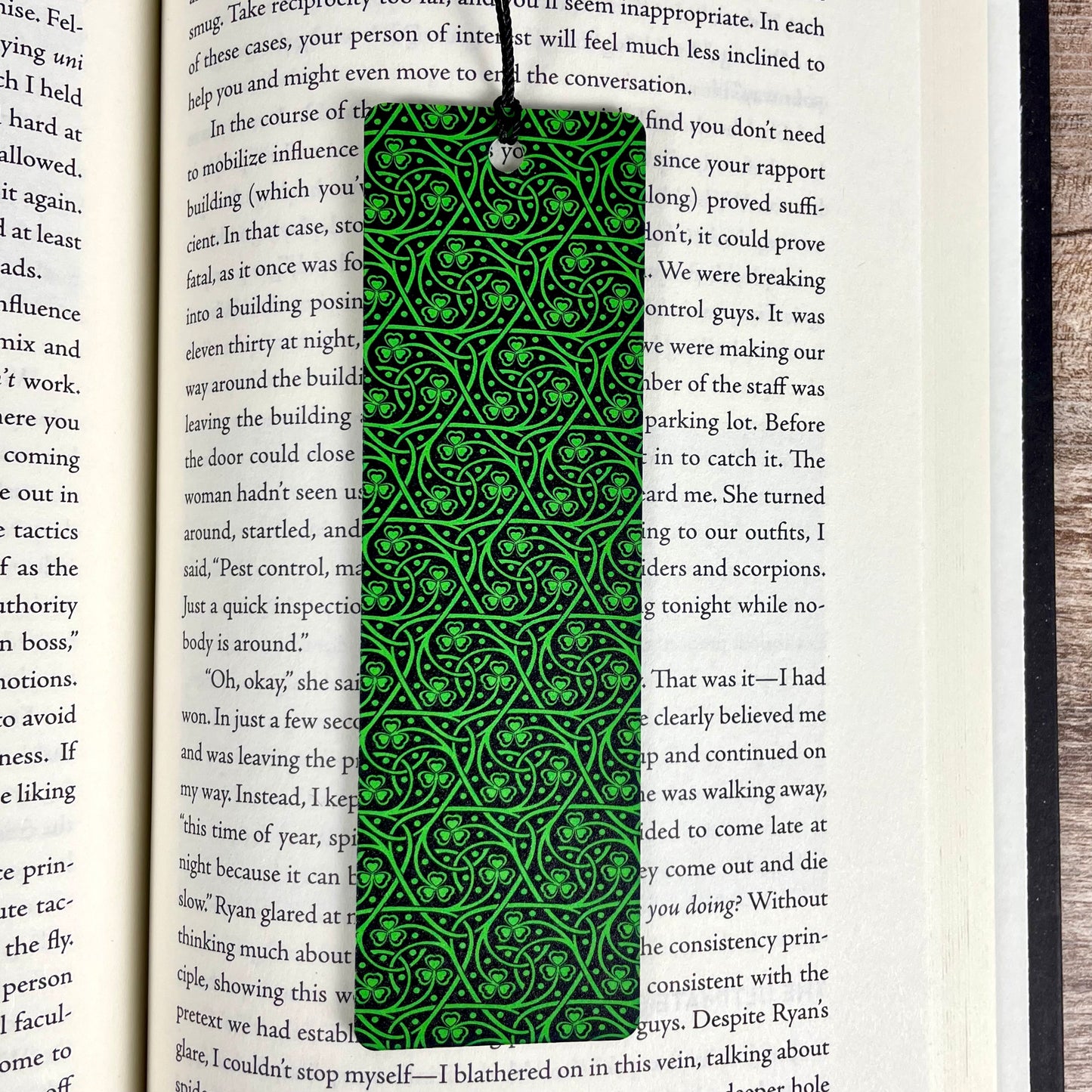 Celtic Shamrock Bookmark – Irish Pride Gift for Book Lovers – Thin Flexible Reading Accessory – Gaelic Heritage Shamrock Design