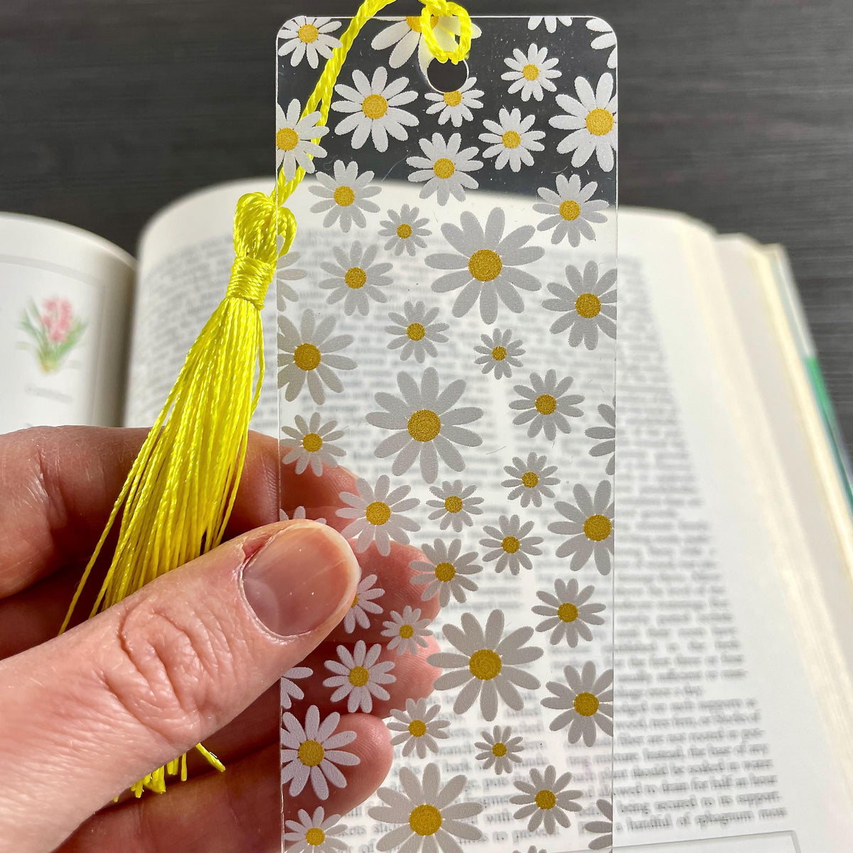 Daisy Bookmark Makes a Cheerful Teacher Appreciation Gift or Floral Book Accessory for Flower Lovers and Readers
