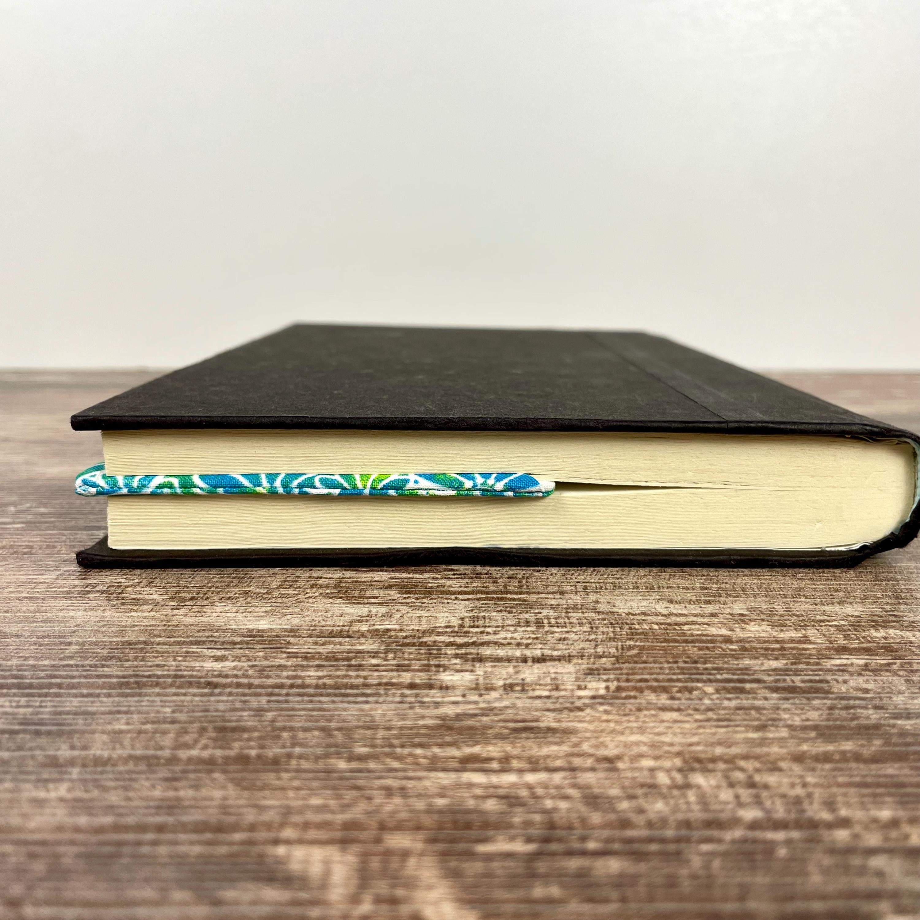 Blue Daisy Bookmark for Flower Lovers Makes a Thoughtful Teacher Appreciation Gift or Book Club Exchange Gift